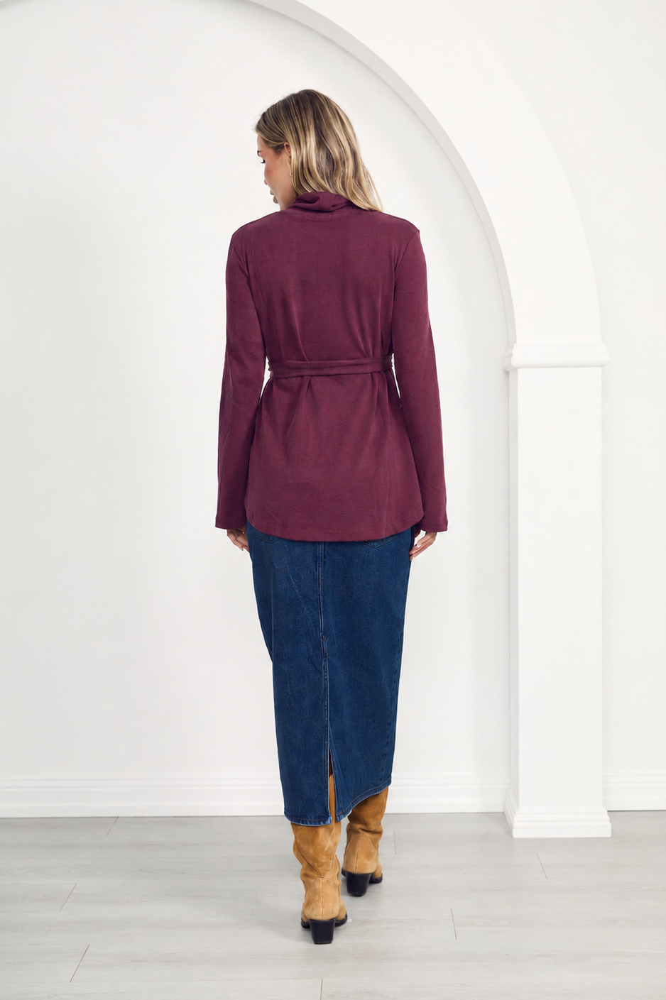JAZMINE Lounge Longsleeve Classic Length Top | Shiraz