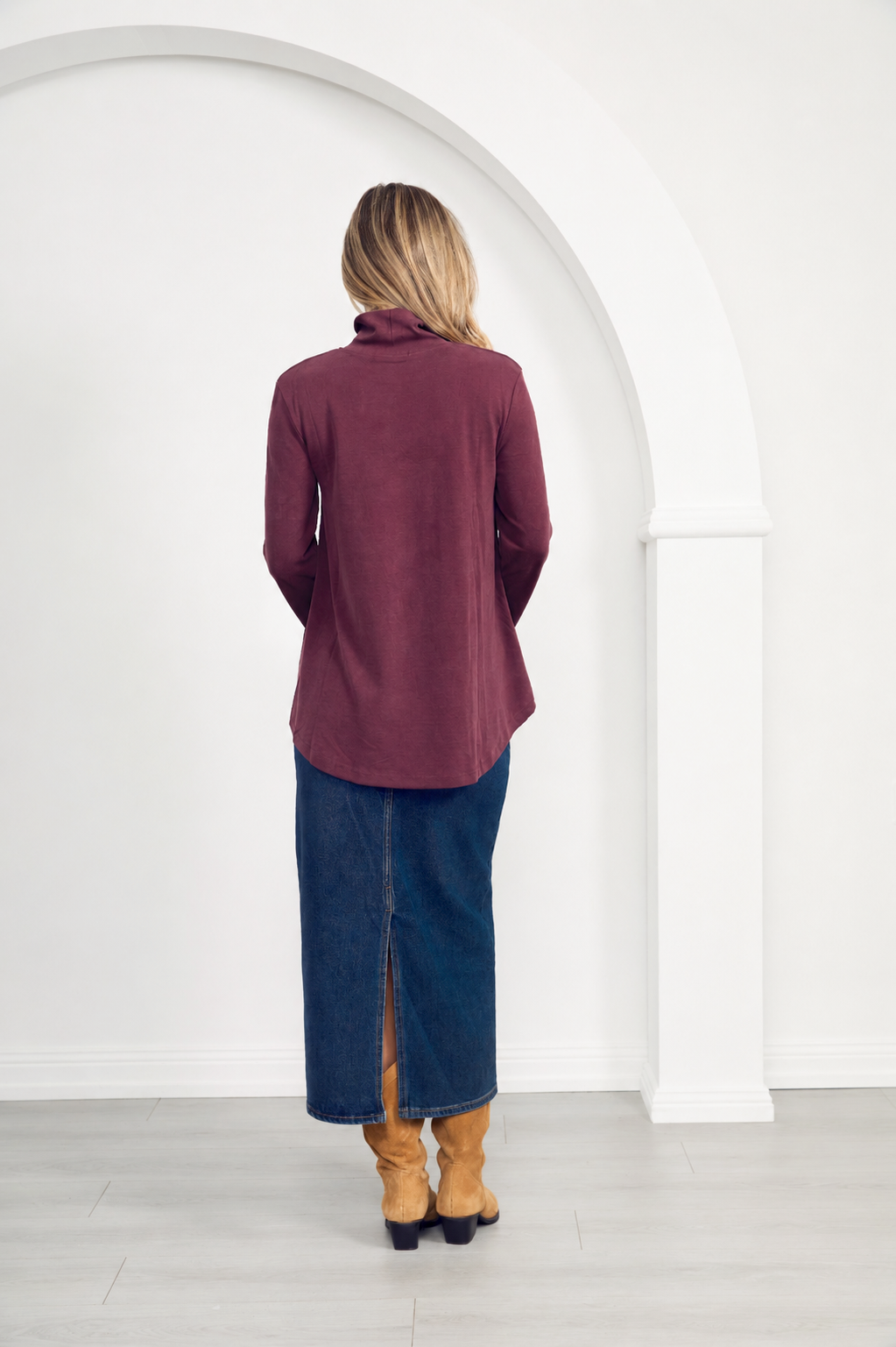 JAZMINE Lounge Longsleeve Classic Length Top | Shiraz