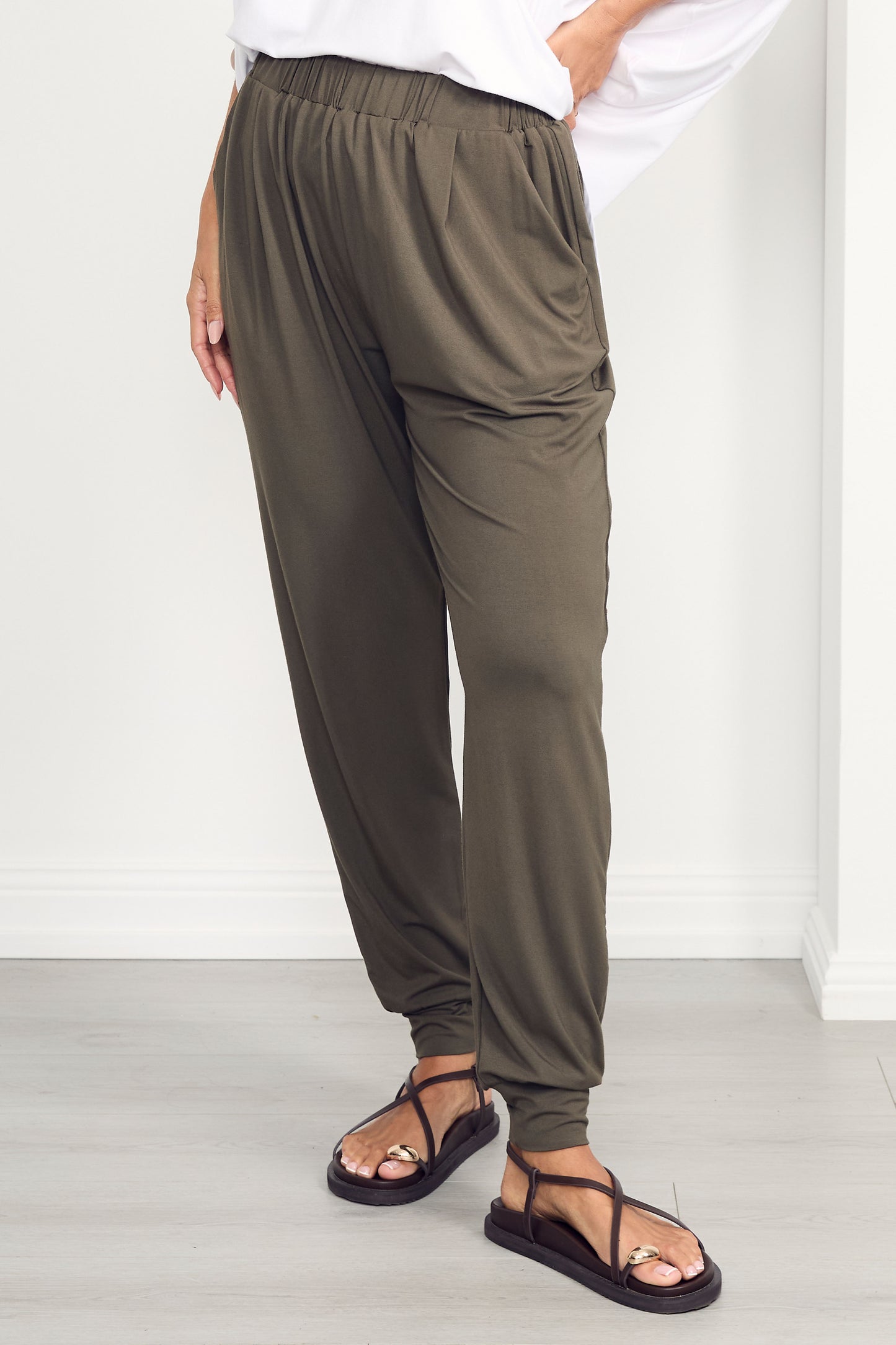 Everyday Bamboo Pant in Moss Green