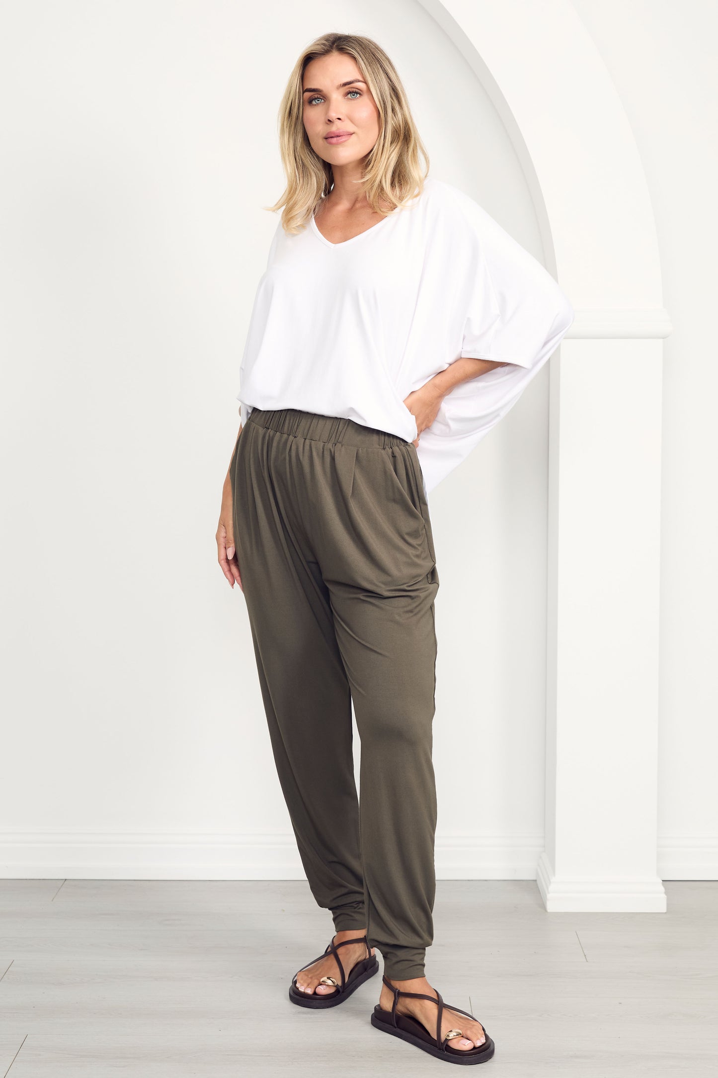 Everyday Bamboo Pant in Moss Green