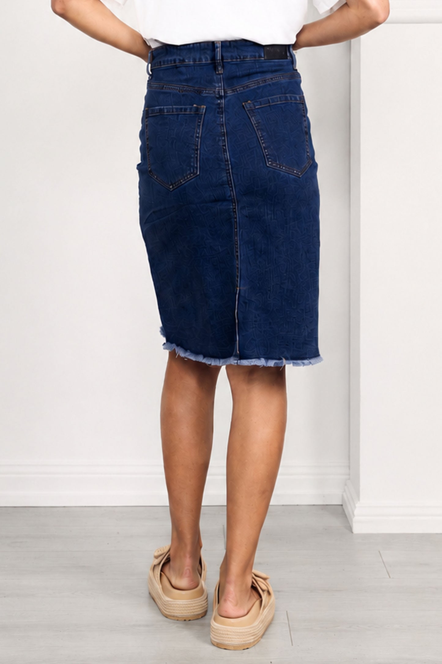 FRAY Stretch Denim Classic Length Skirt | Dark Wash