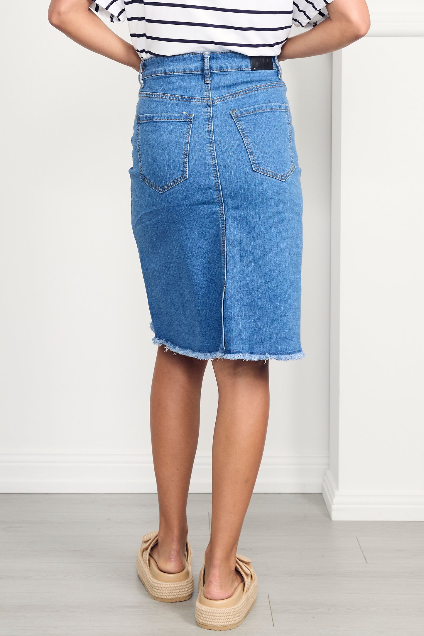 FRAY Stretch Denim Classic Length Skirt | Mid Wash
