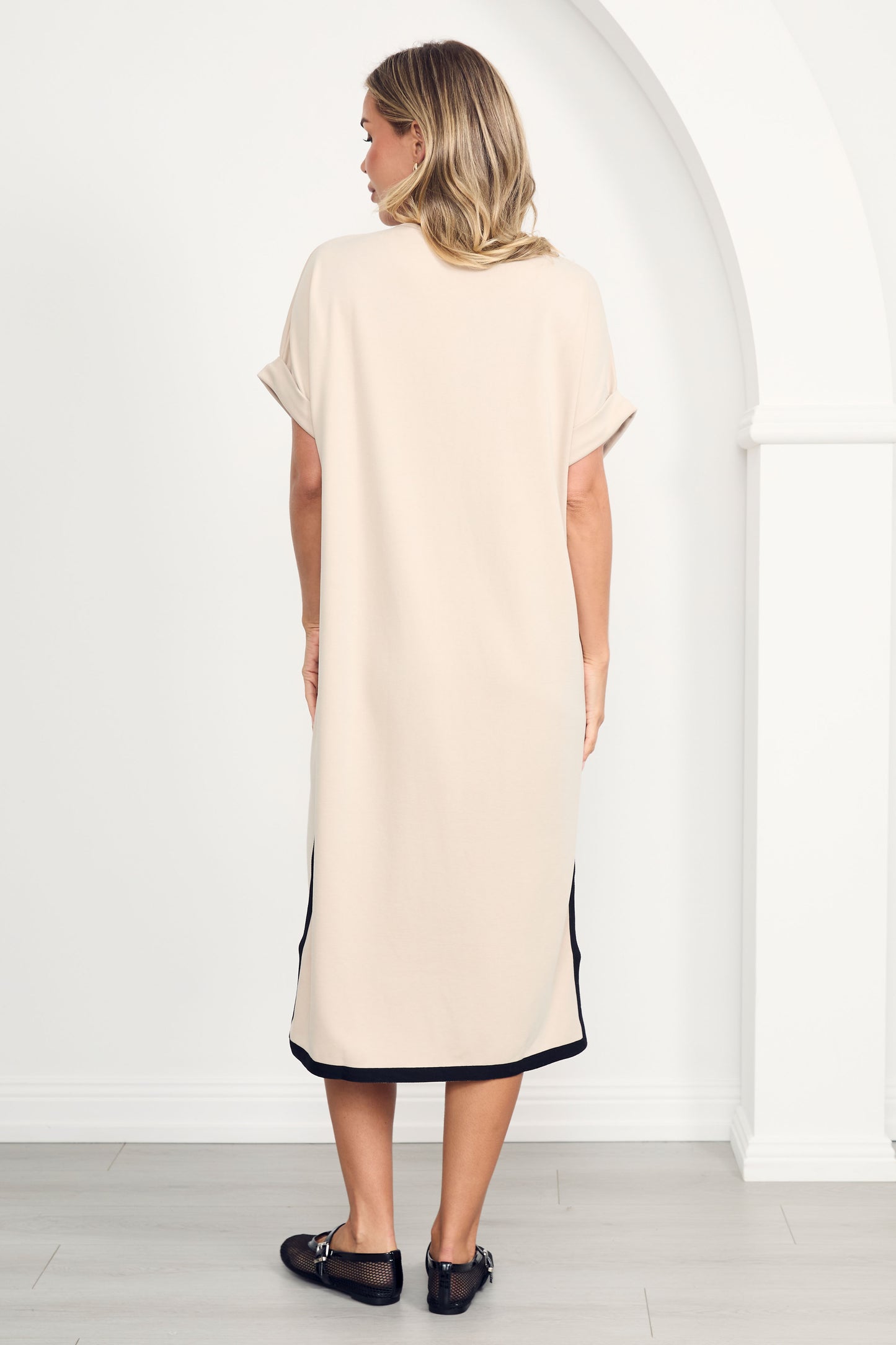 GIGI Lounge Short Sleeve Classic/Midi Dress | Portobello Beige