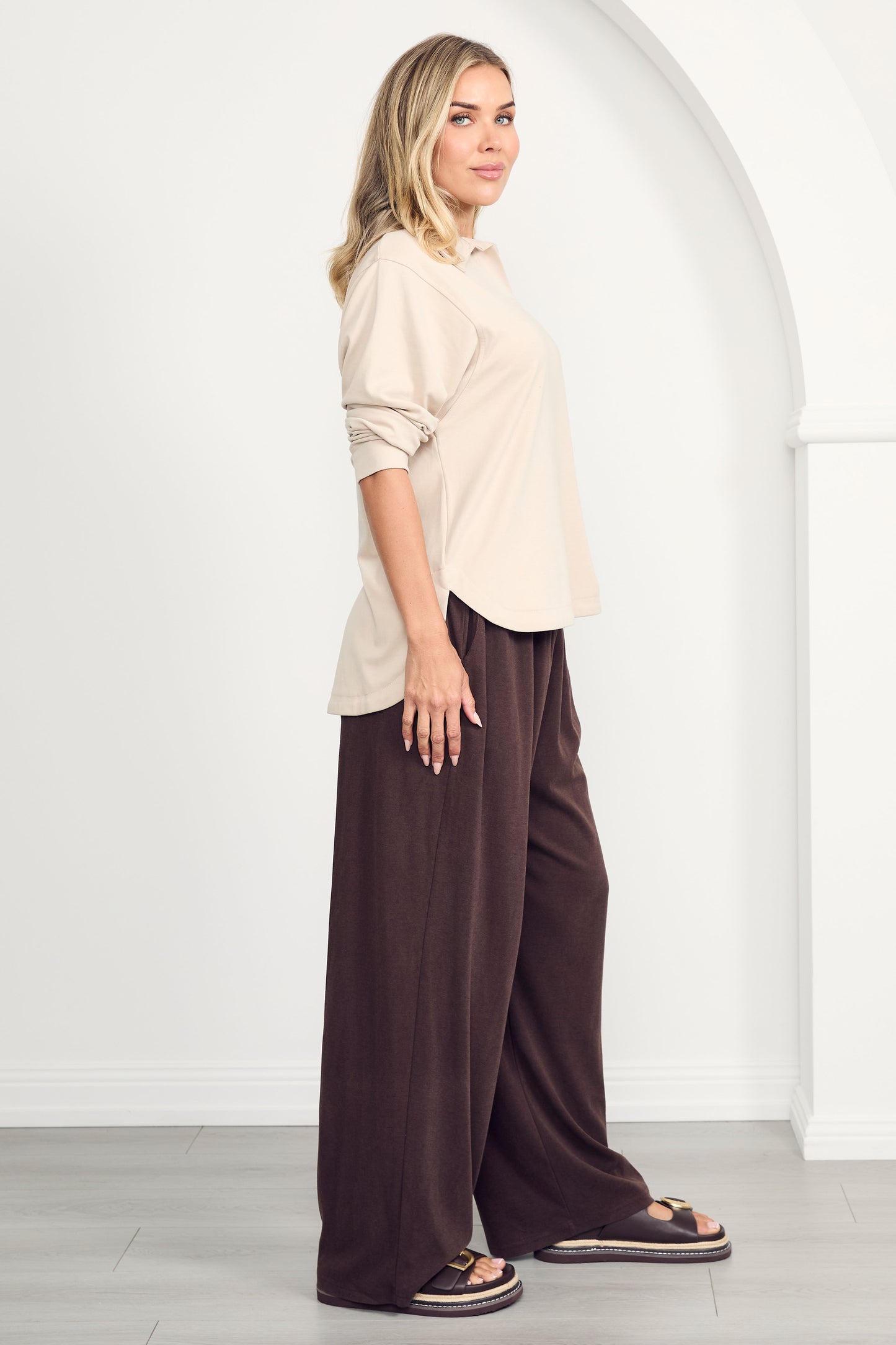 GIGI Lounge Long-Sleeve Hi Lo Classic/Longline Sweater | Portobello Beige