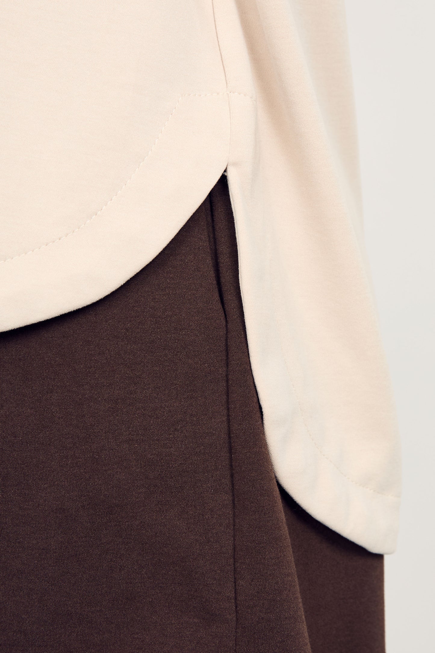 GIGI Lounge Long-Sleeve Hi Lo Classic/Longline Sweater | Portobello Beige
