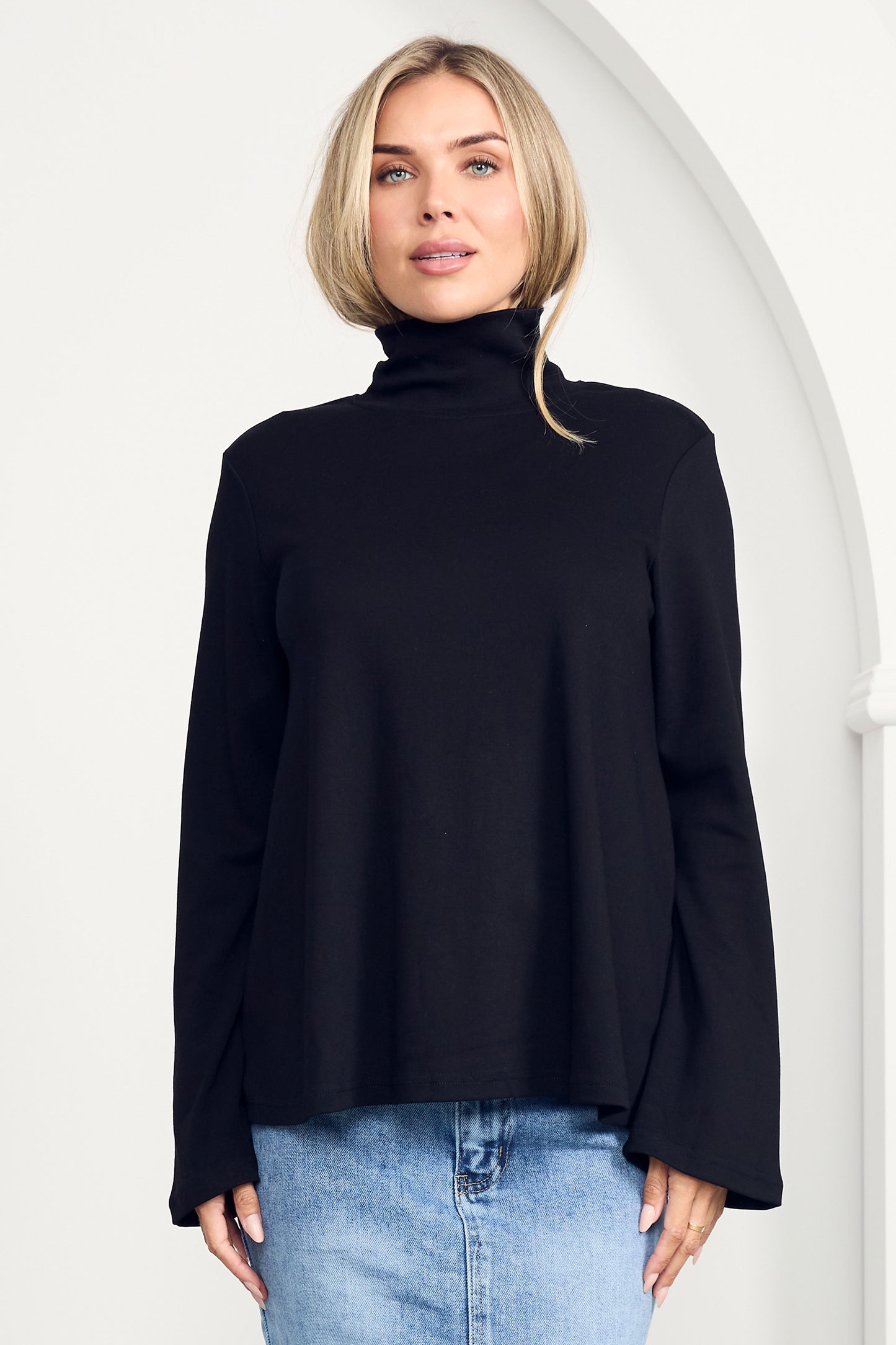 JAZMINE Lounge Longsleeve Classic Length Top | Black