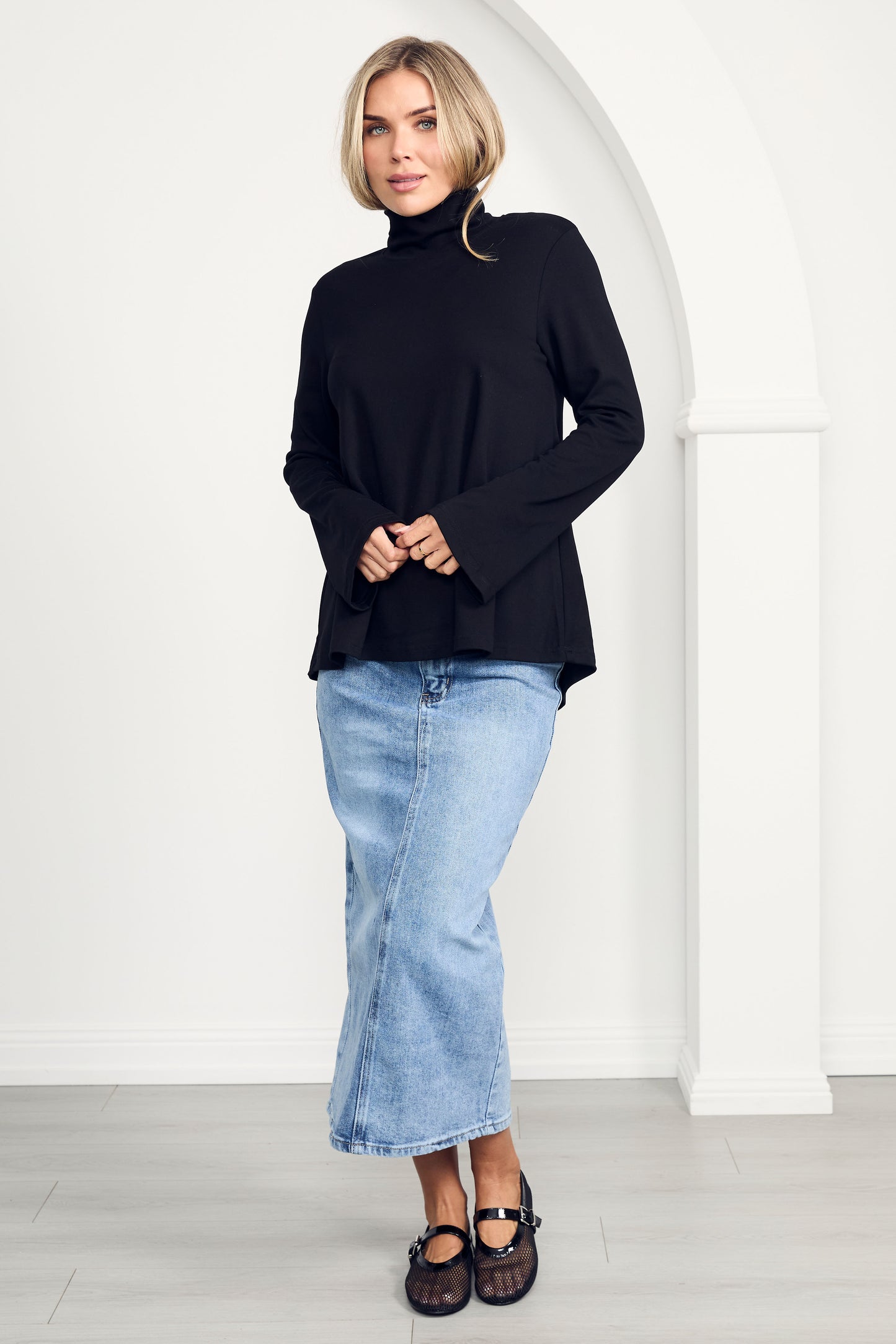 JAZMINE Lounge Longsleeve Classic Length Top | Black