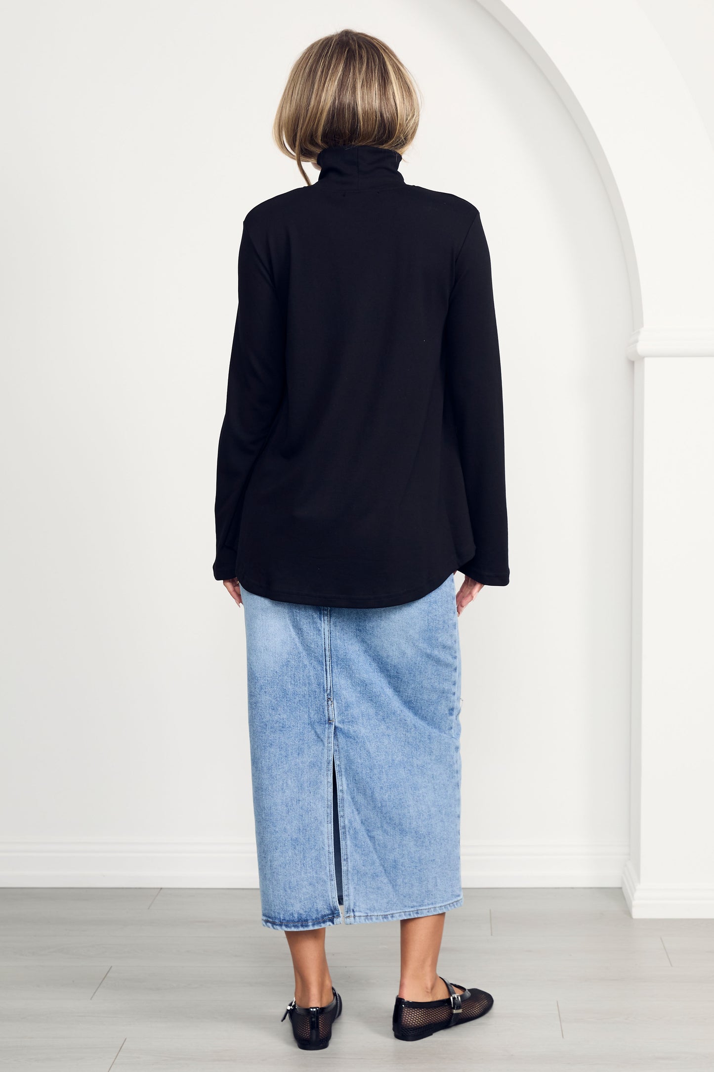 JAZMINE Lounge Longsleeve Classic Length Top | Black