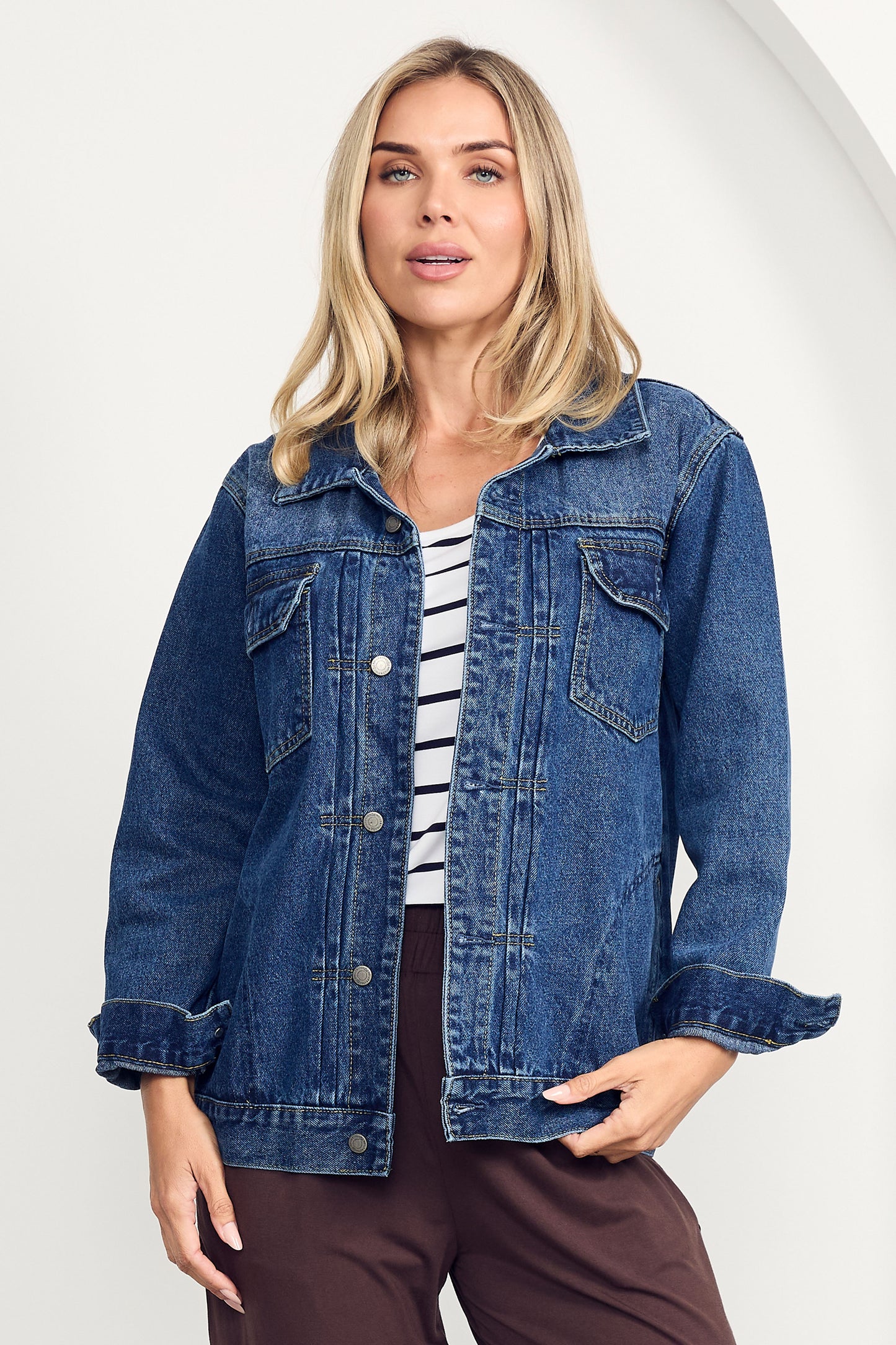 SIGNATURE RELAXED Denim Long Sleeve Classic Length Jacket | Mid/Dark Wash Denim