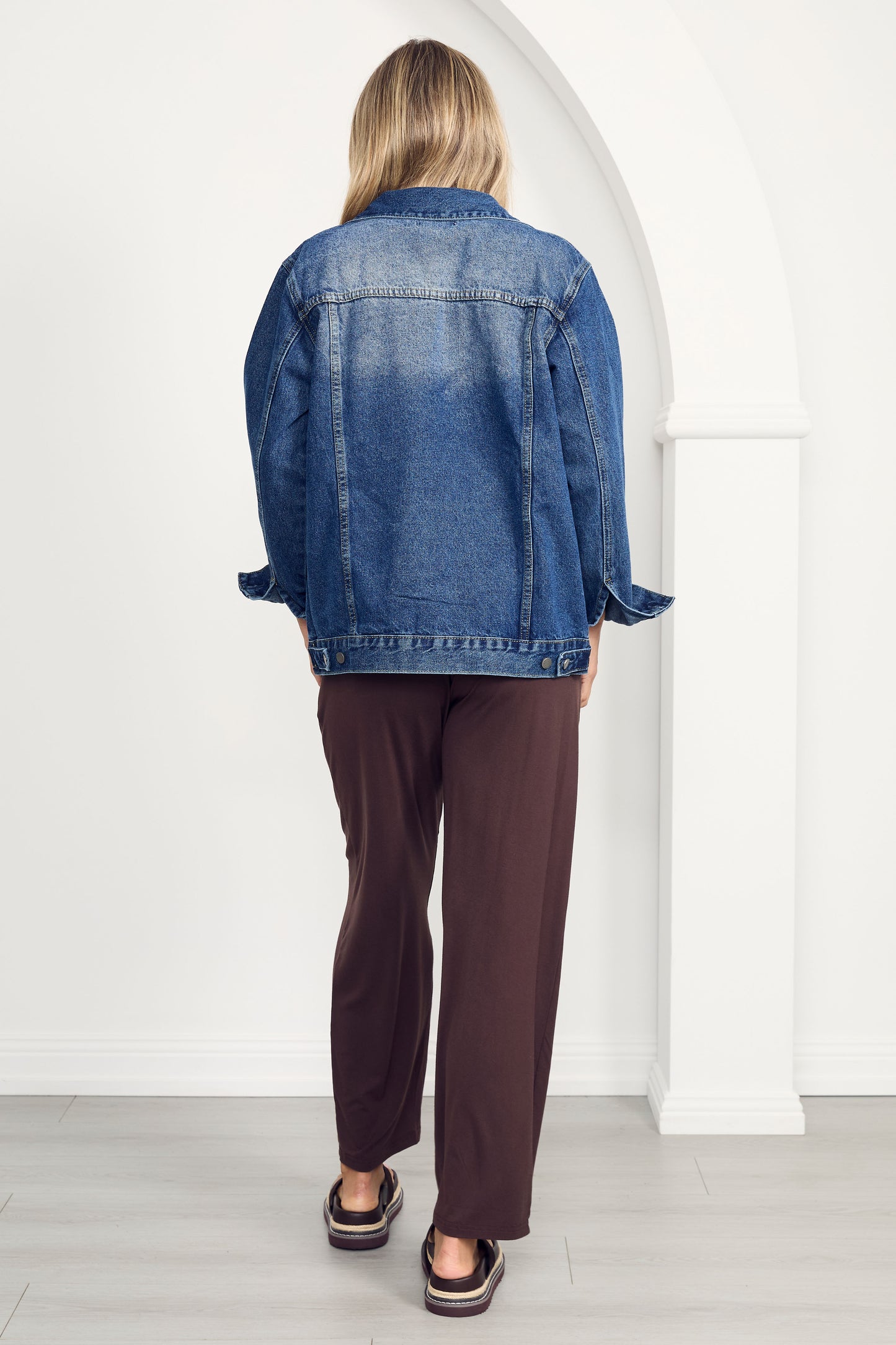 SIGNATURE RELAXED Denim Long Sleeve Classic Length Jacket | Mid/Dark Wash Denim