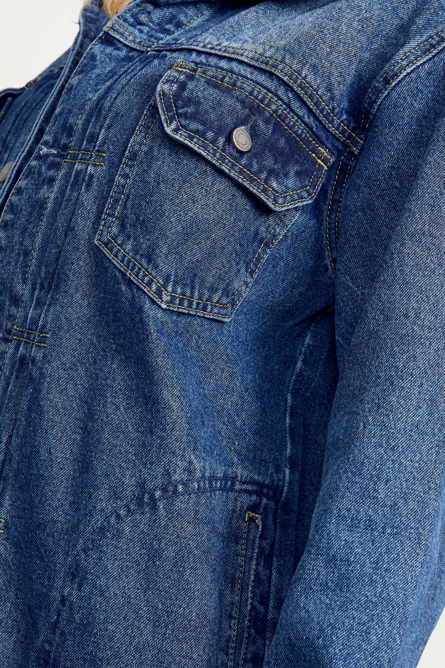 SIGNATURE RELAXED Denim Long Sleeve Classic Length Jacket | Mid/Dark Wash Denim
