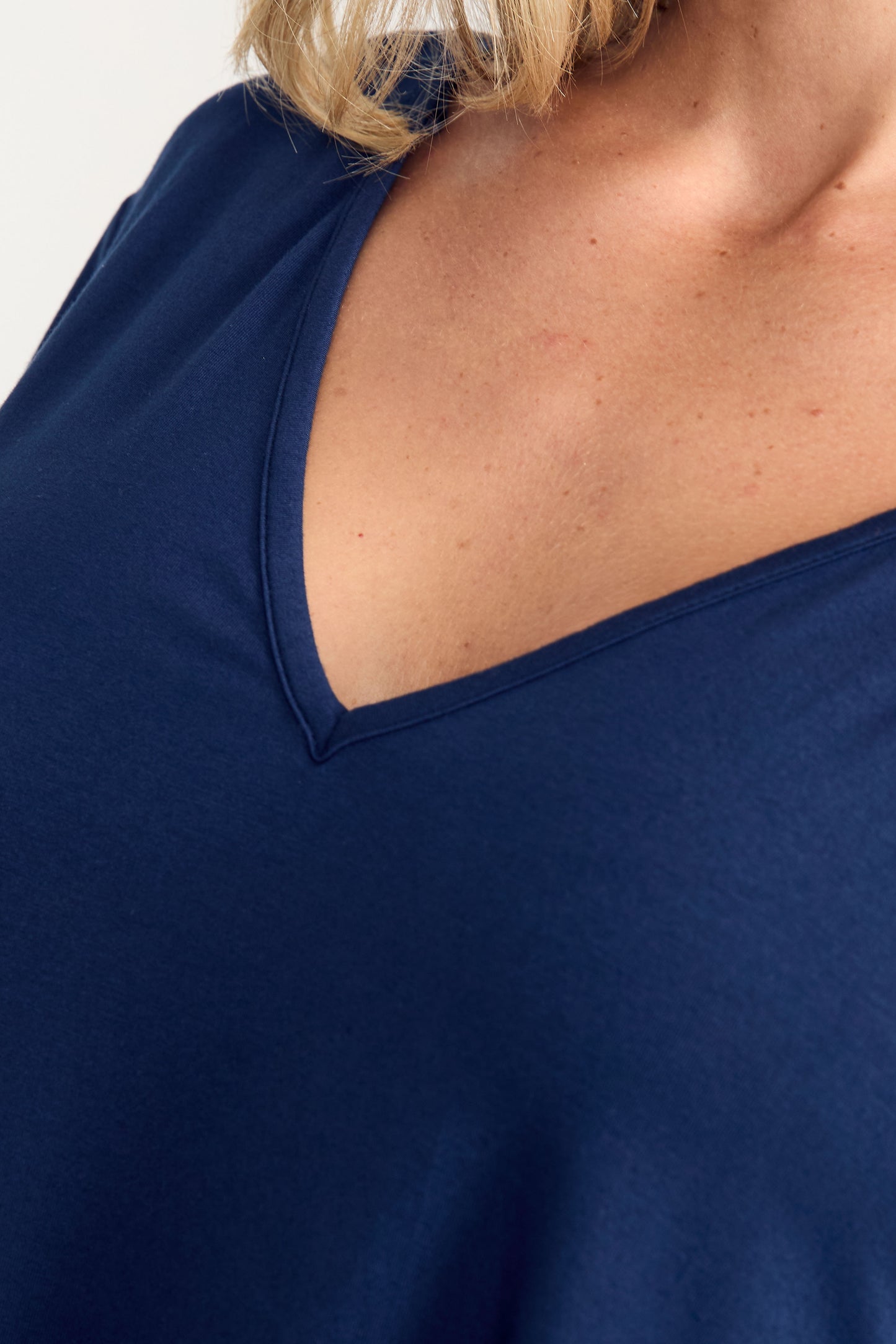 T-SHIRT Hi Lo Bamboo Top | Navy
