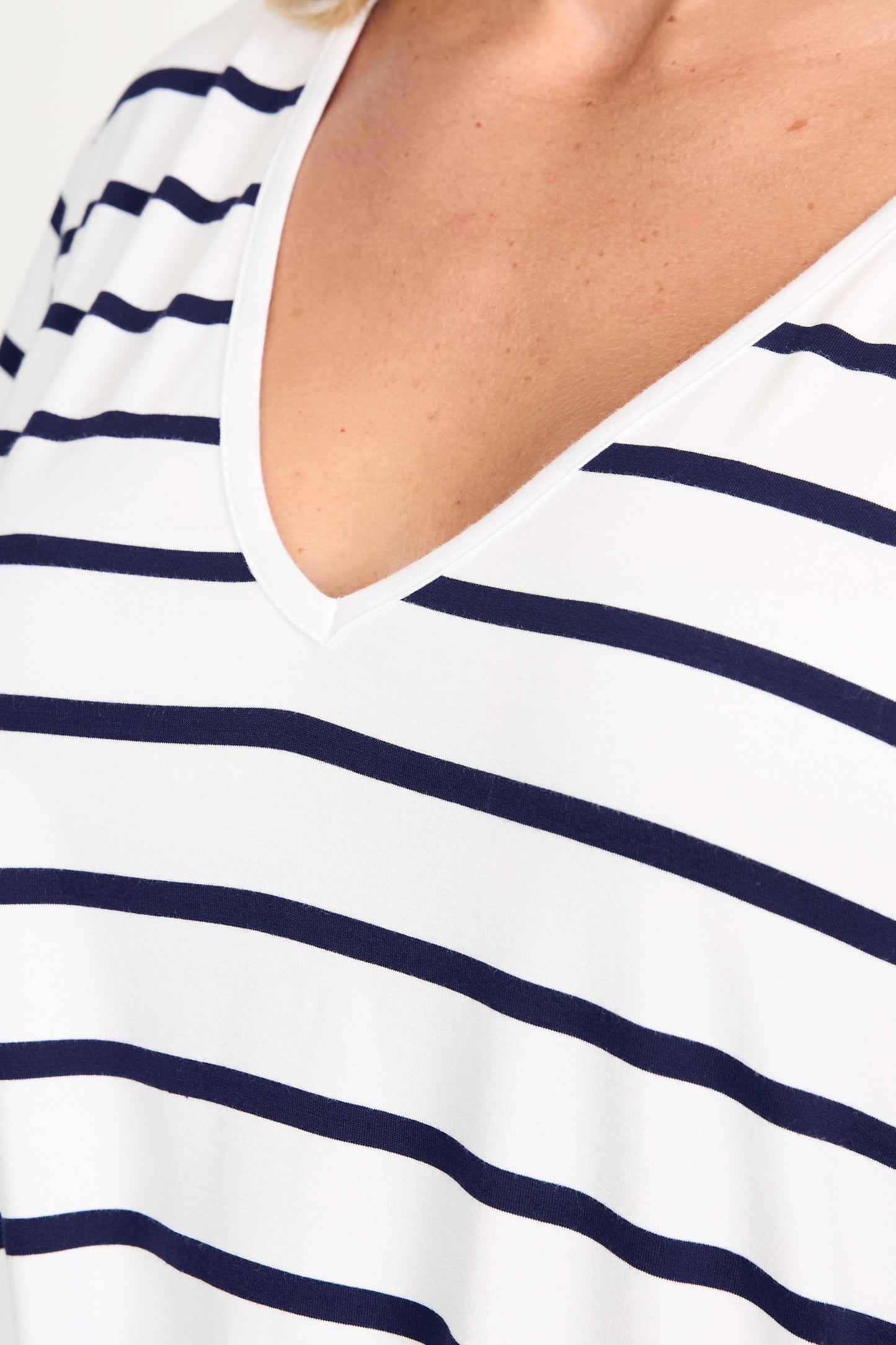 T-SHIRT Hi Lo Bamboo Top | White/Navy Stripe