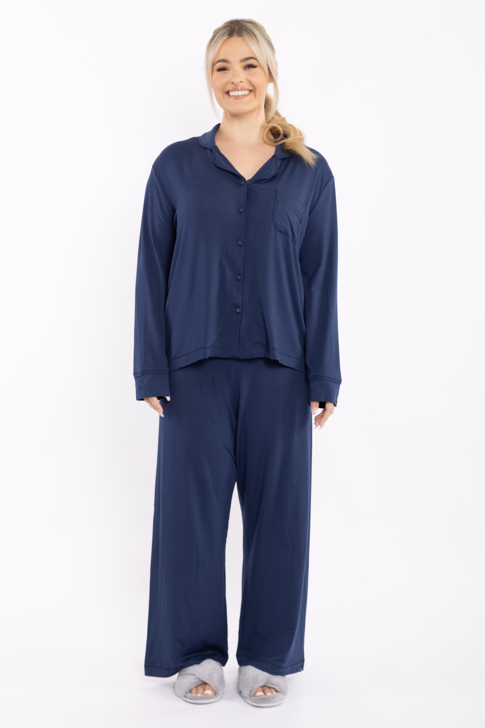 Wanting a good nights sleep? Relax in style and slip into our PJ pants made from a lightweight, cooling Jersey fabric. Pair with the PJ top for the perfect set.